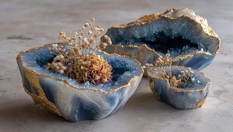 Resin Art Basics: Understanding Materials and Artistic Processes